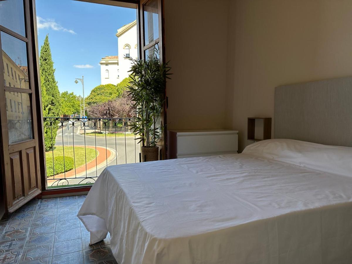 Apartamento Puente De Piedra โลโกรโญ ภายนอก รูปภาพ